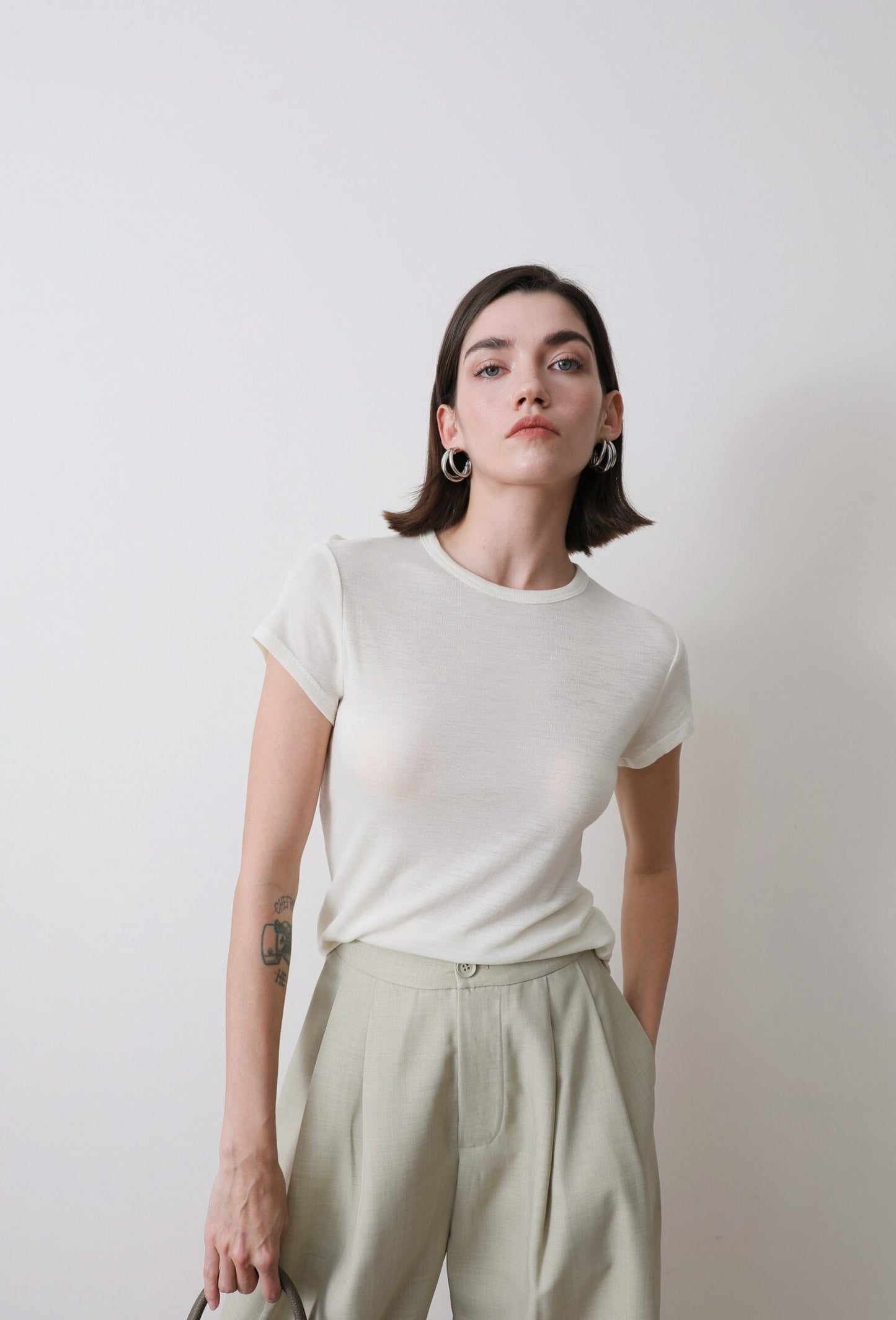 上質素材 100％エクストラファインウール 薄手 通気性 スリム半袖Tシャツ