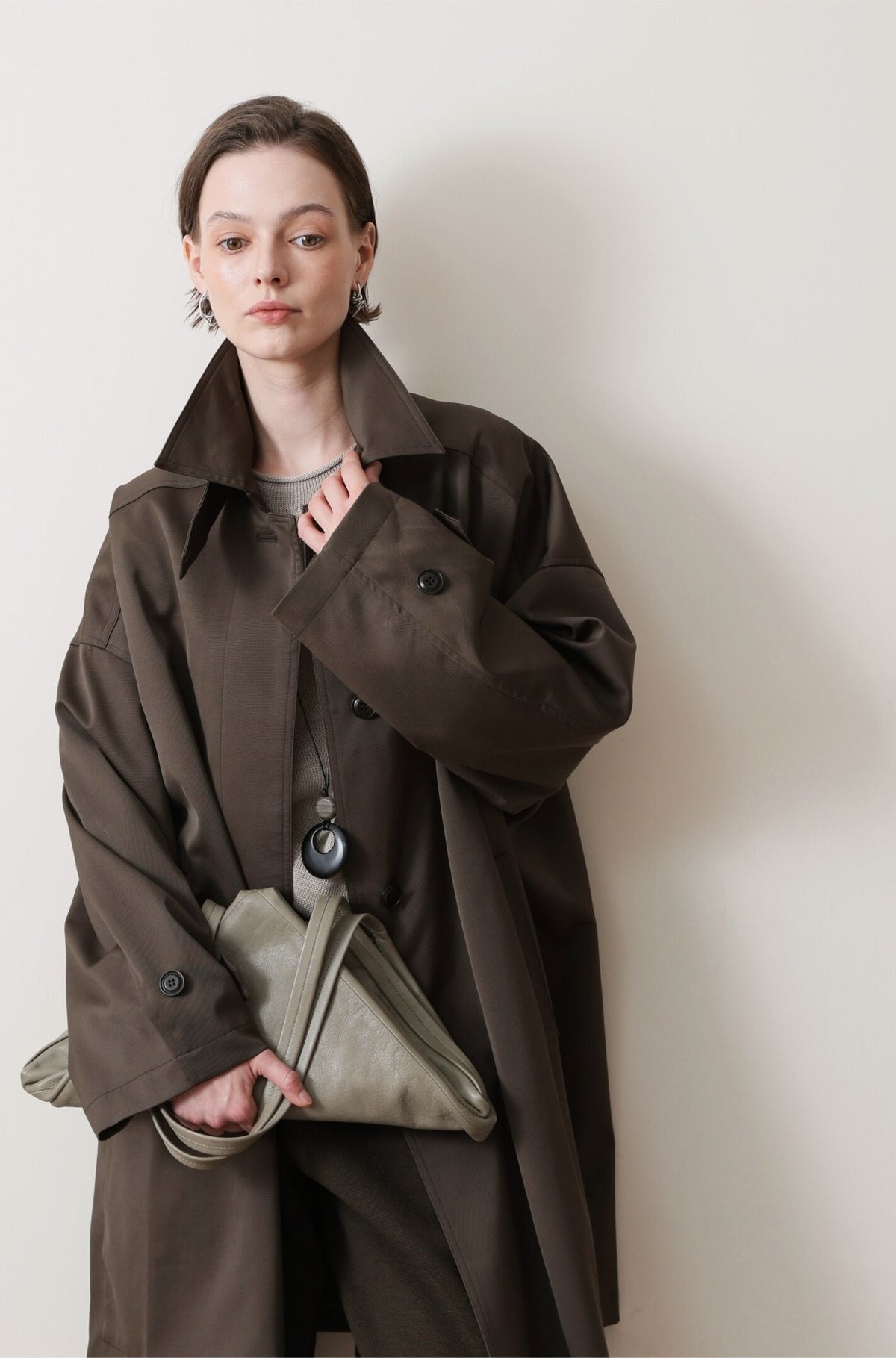 ミドル丈コートの着用スタイリング